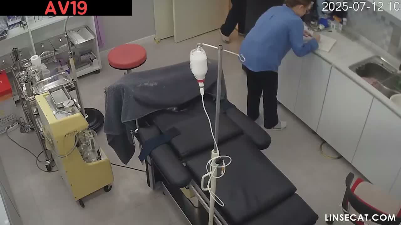 [신작] 많은 외국 여성들도 여름에 산부인과 검진을 받습니다. 한 여성은 특히 아름다웠는데, 마치 도자기 인…