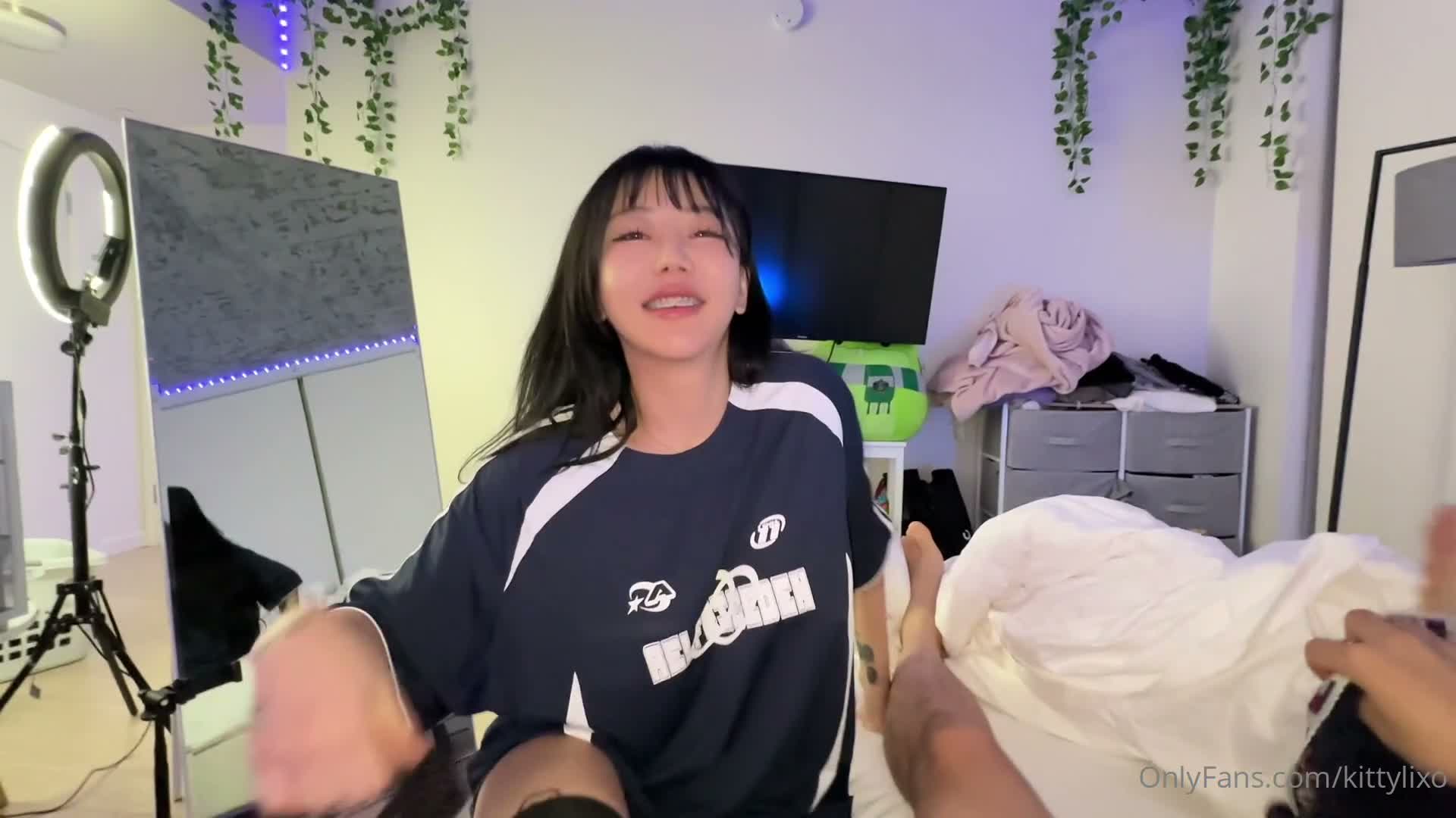 앞머리를 내리니 외모가 확 살아나네
