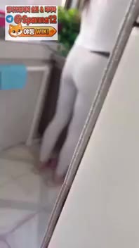 운동하는 레깅스 여친에게 돌진